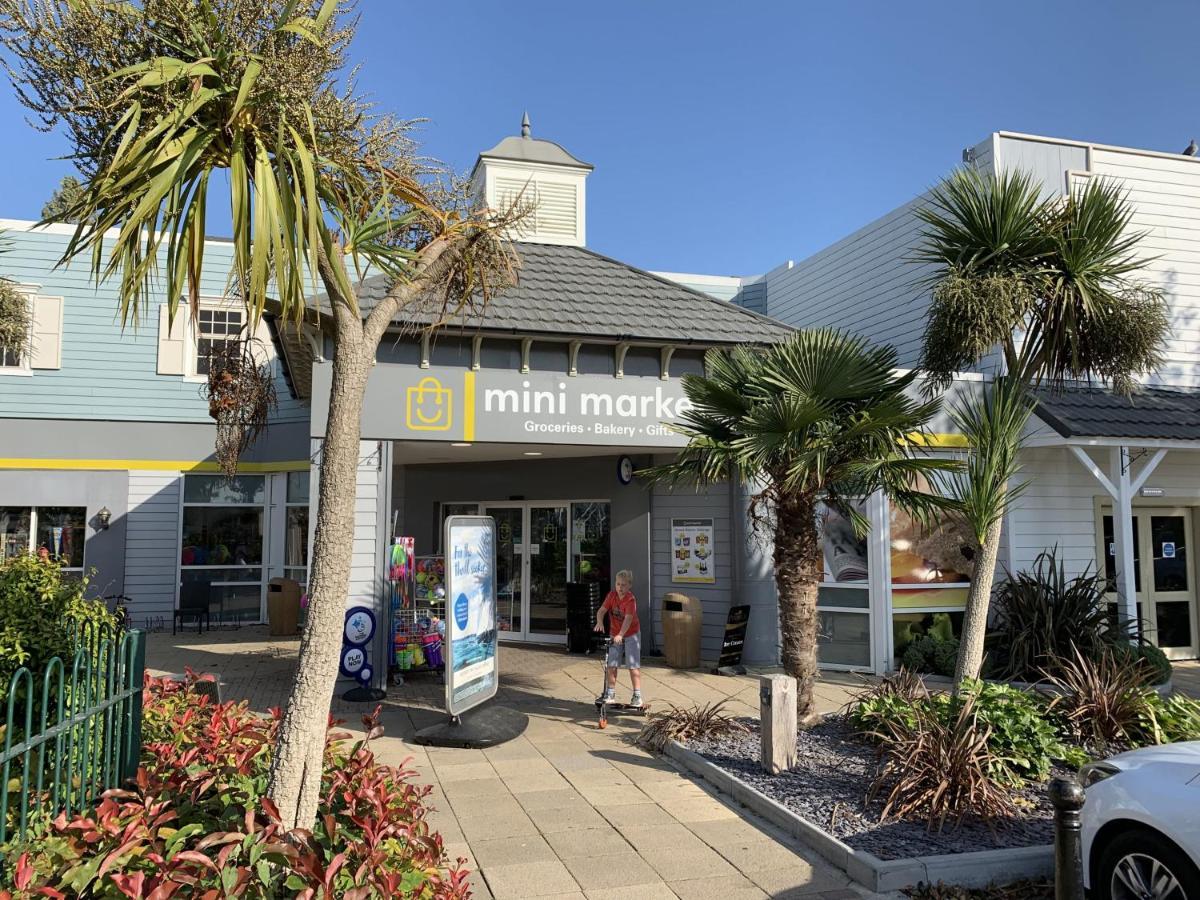 Club Tropicana Poole Exterior photo